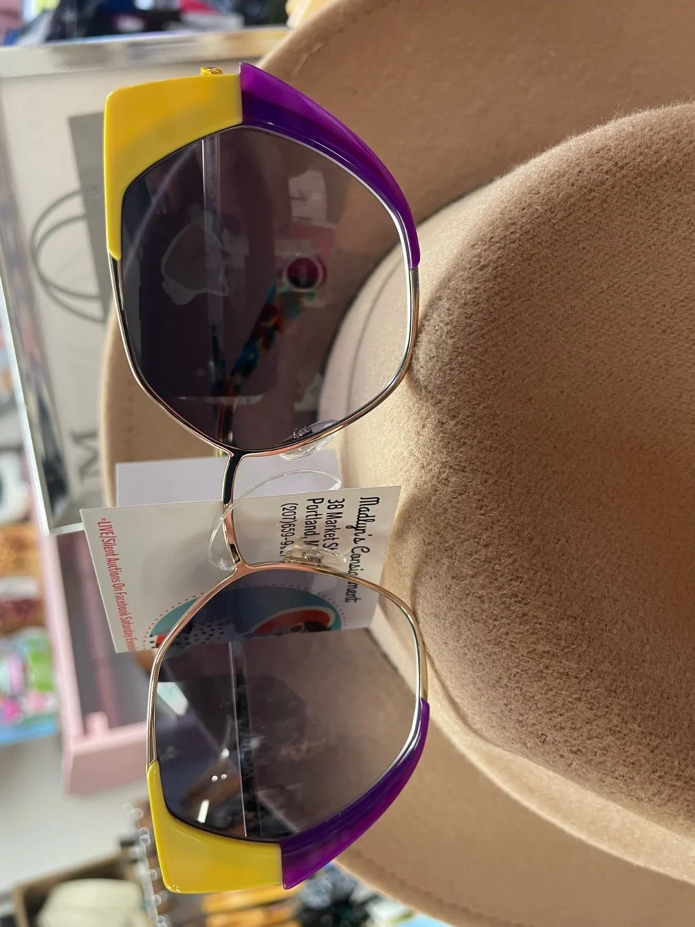 WOOW EYEWEAR Women's Gradient Lens Sunglasses - Purple Accent